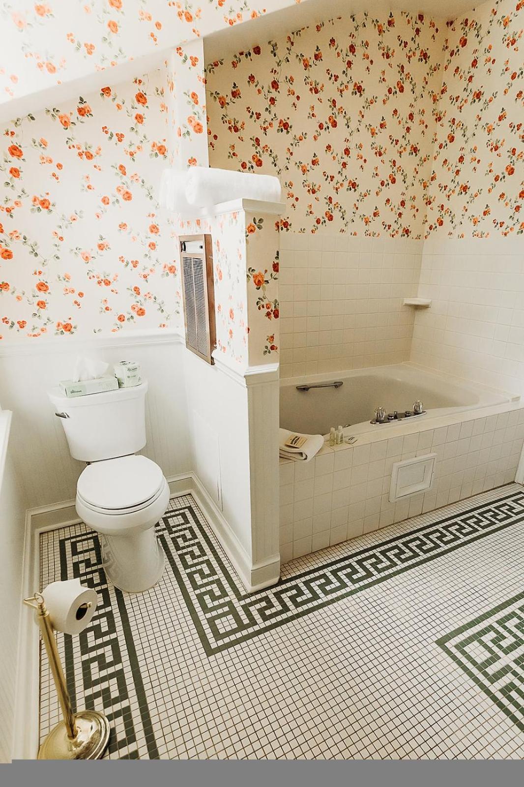 The Rochester Inn Sheboygan Falls Экстерьер фото